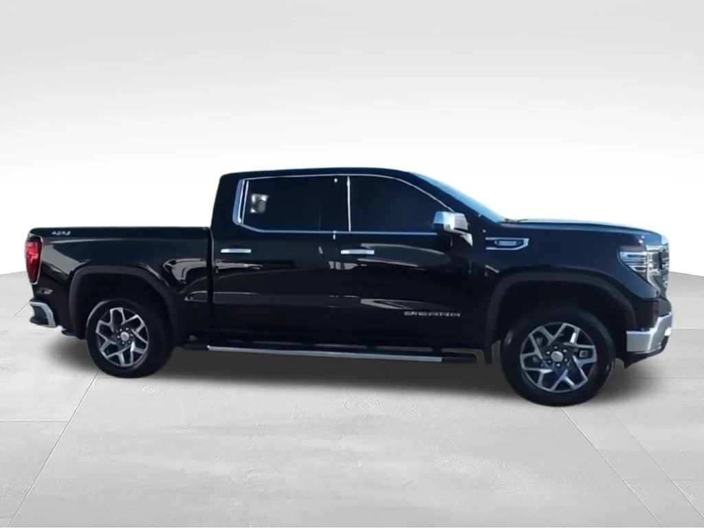 Used 2022 Black GMC SLT image 9