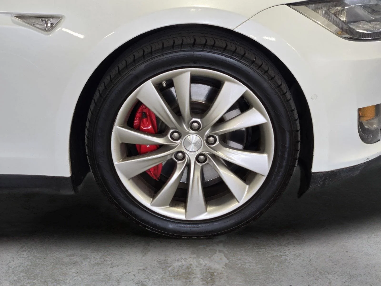 Used 2015 White Tesla P85D image 14
