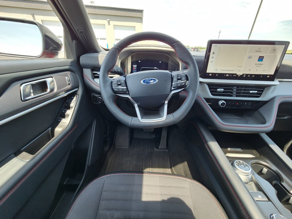 Used 2025 Rapid Red Metallic Tinted Clearcoat Ford ST-Line image 28