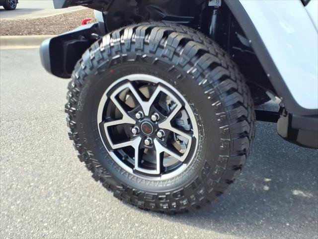 New 2026 Bright White Clear-Coat Exterior Paint Jeep Rubicon image 12