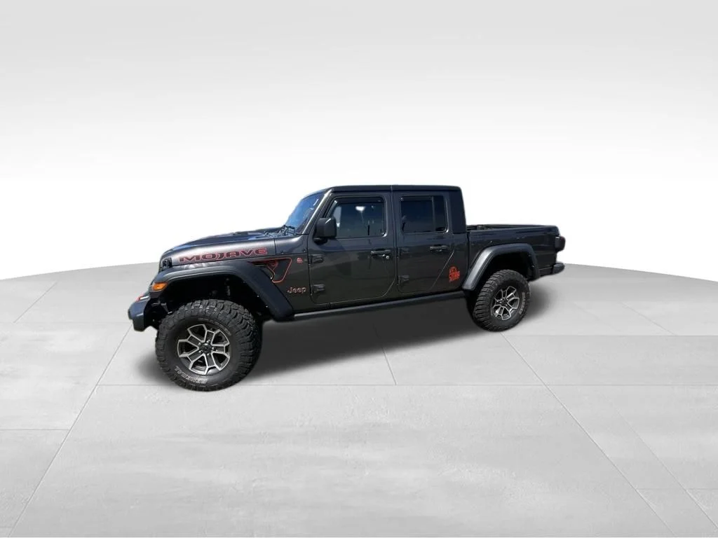Used 2024 Gray Jeep Mojave image 2