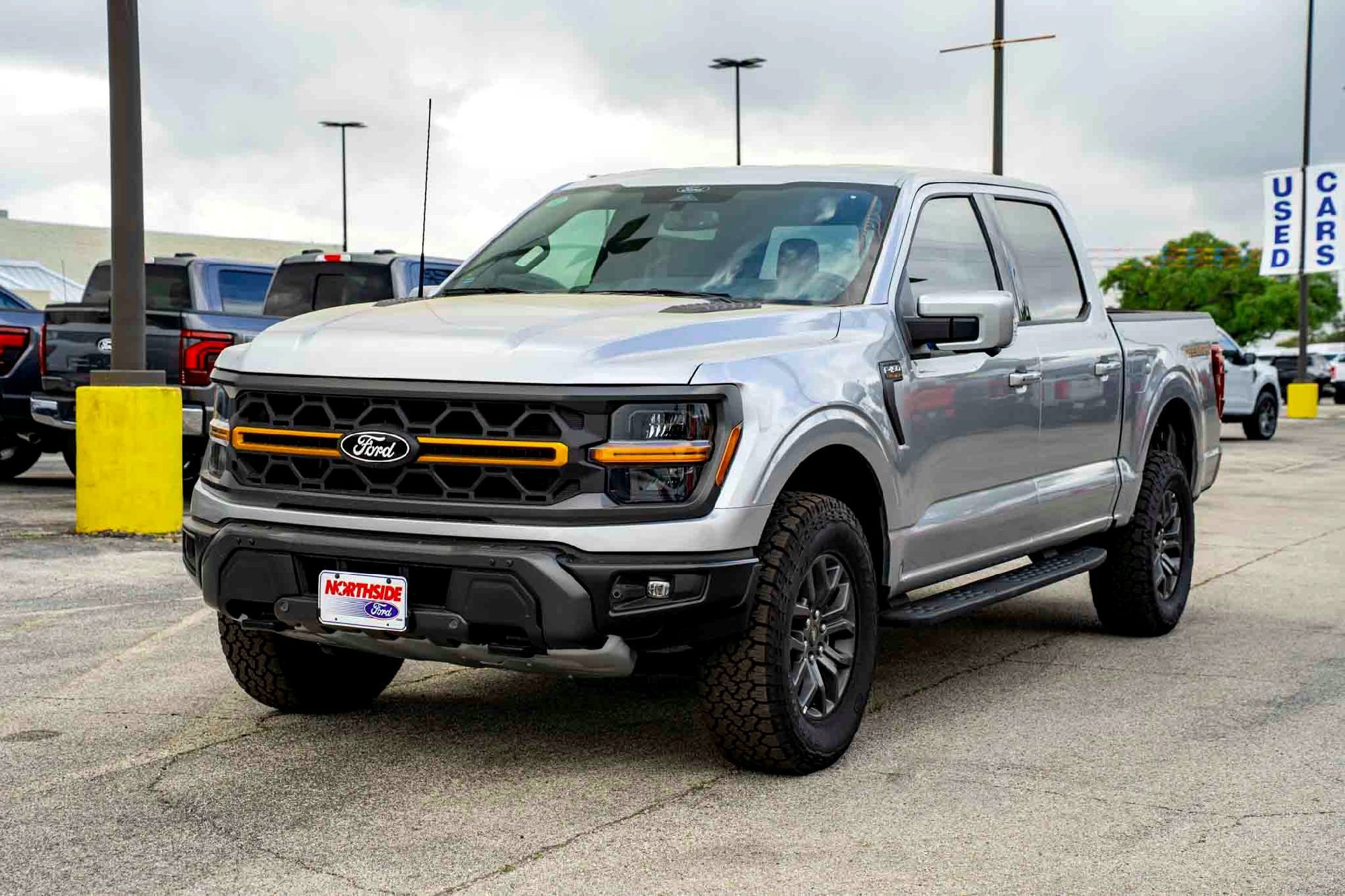 New 2025 Iconic Silver Metallic Ford Tremor image 7