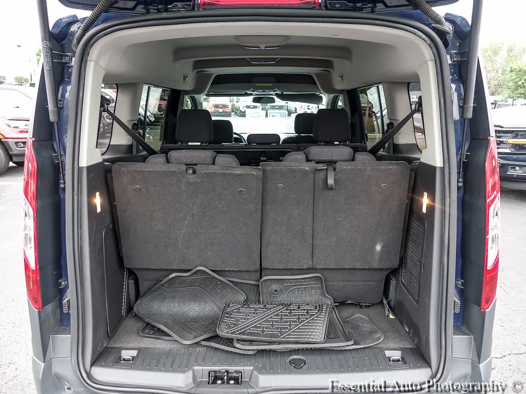 Used 2018 Dark Blue Ford XL image 21