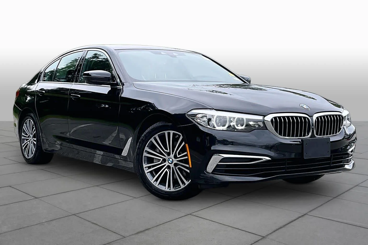 Used 2020 Black Sapphire Metallic BMW 530i xDrive image 2