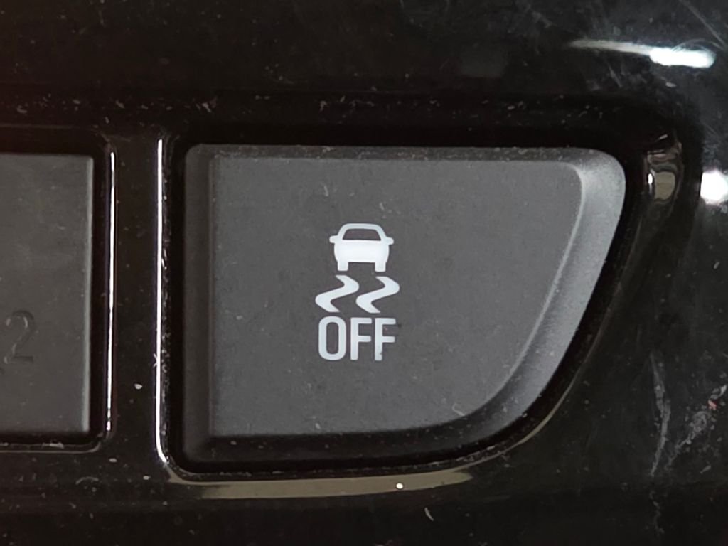 Used 2019 White Buick Preferred image 34