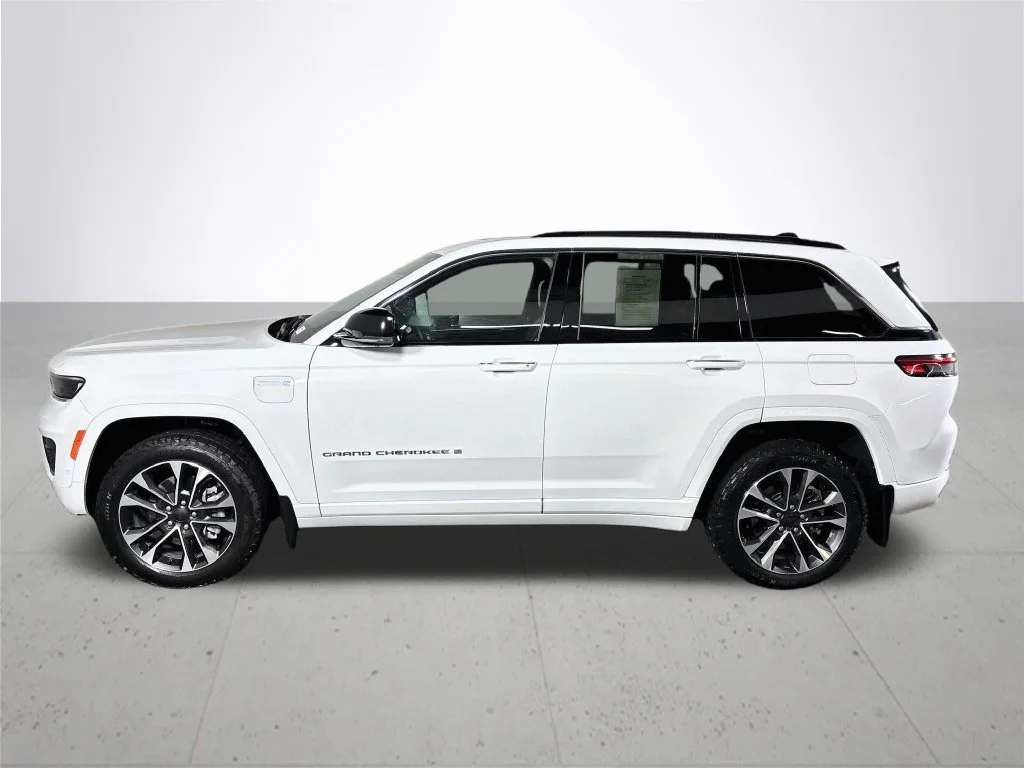 Used 2023 White Jeep Overland 4xe image 9