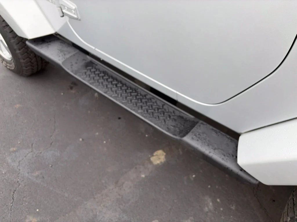 Used 2009 Silver Jeep Sahara image 29