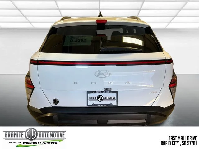 Used 2025 White Hyundai SEL image 5