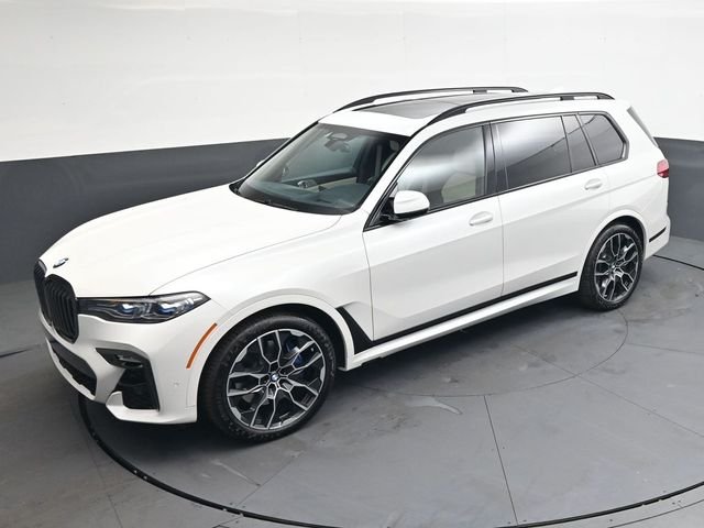 Used 2021 White BMW M50i image 27