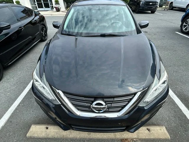 Used 2017 Blue Nissan 2.5 S image 2
