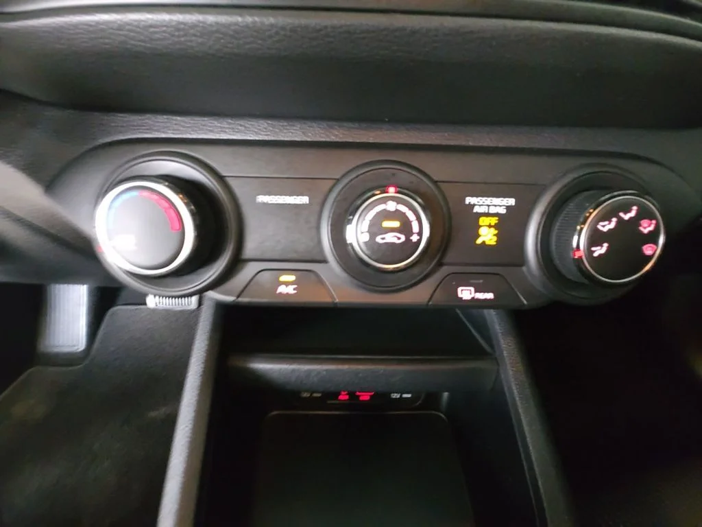Used 2021 White Kia FE image 17