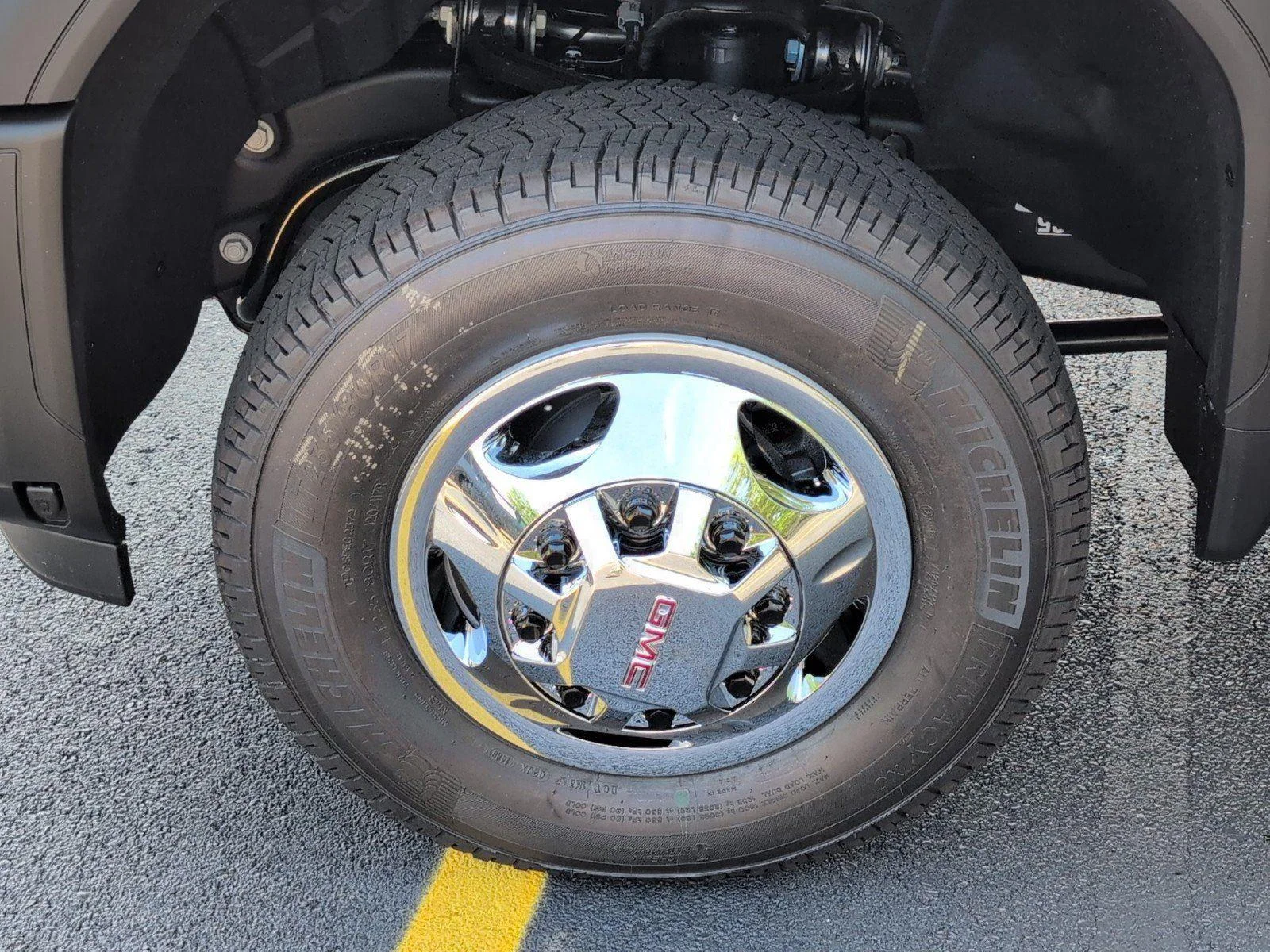 New 2026 Summit White GMC SLE image 12