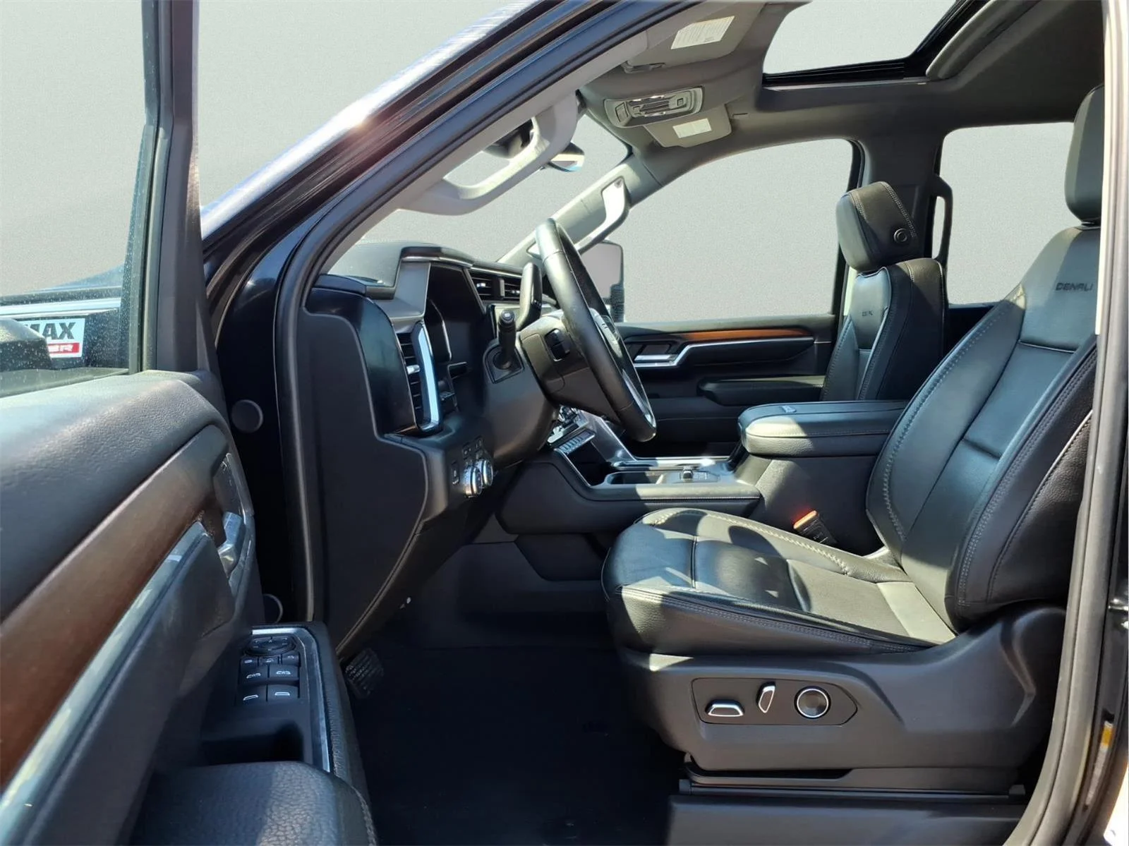 Used 2024 Onyx Black GMC Denali DRW image 15