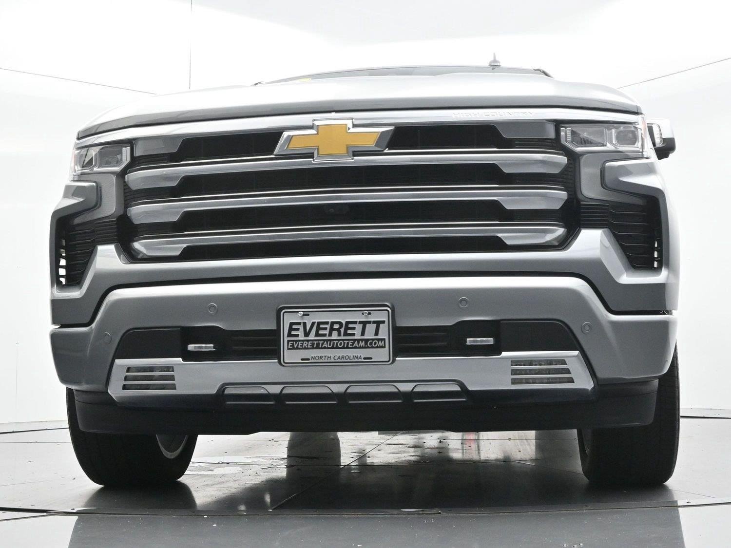 Used 2023 STERLING GRAY METALLIC Chevrolet High Country image 47