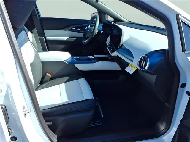 New 2026 Summit White Chevrolet LT image 17