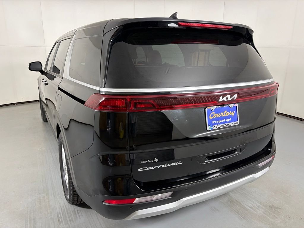 Used 2022 Black Kia LXS image 6