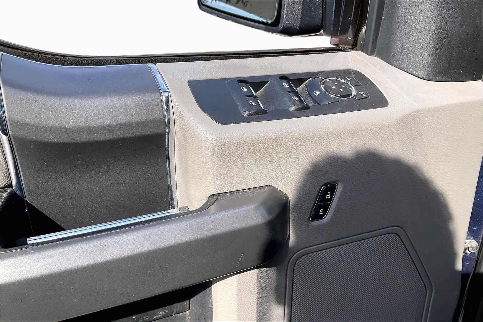Used 2017 Blue Jeans Metallic Ford XLT image 22