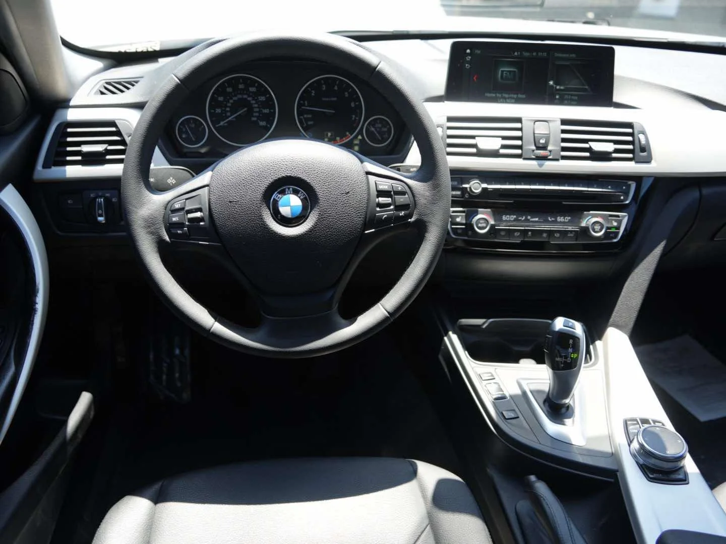 Used 2018 Mineral White Metallic BMW 320i Sedan South Africa image 7