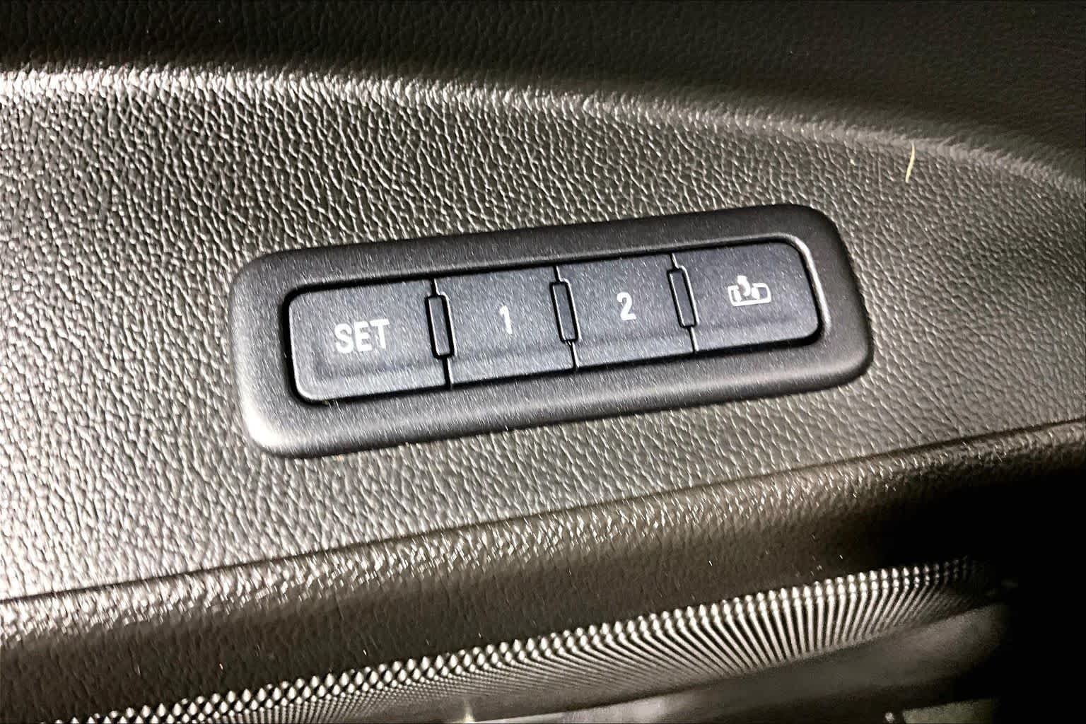 Used 2017 Black Chevrolet Premier image 31