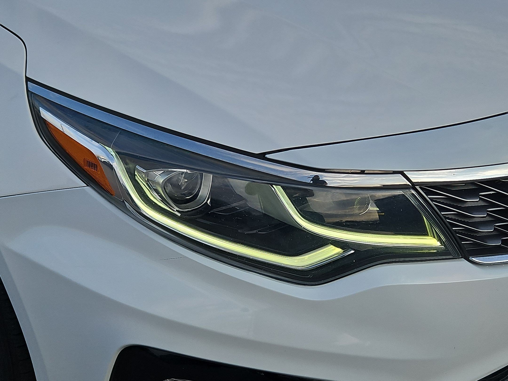 Certified Used 2020 White Kia LX image 10