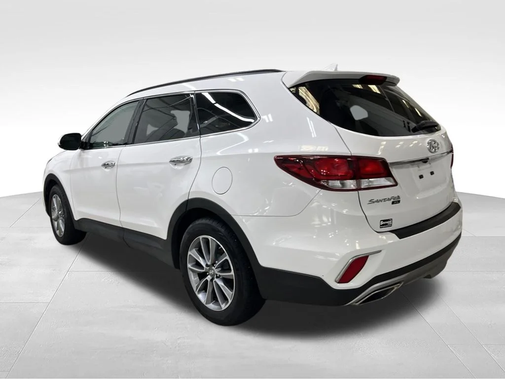 Used 2019 White Hyundai SE image 3