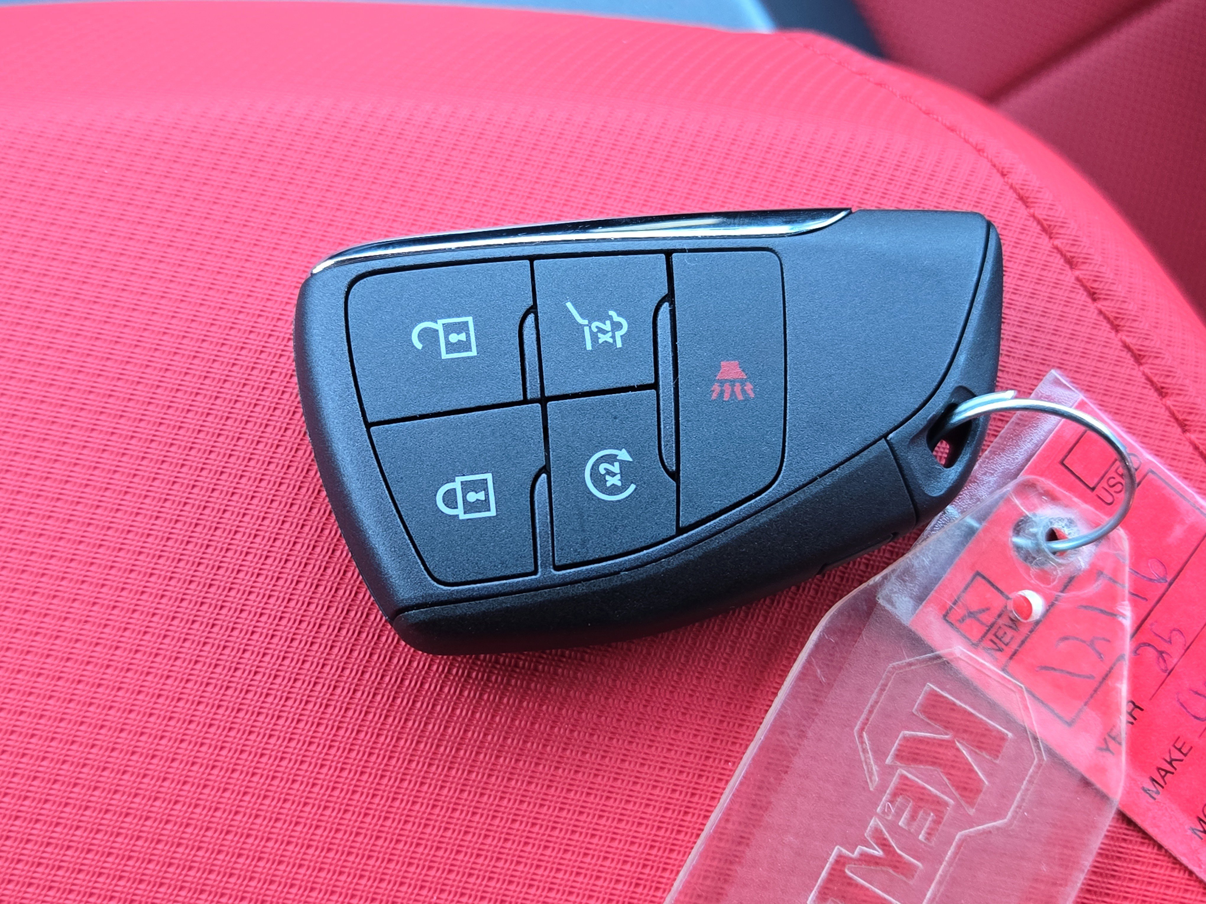 2025 Chevrolet Equinox EV RS - Photo 25