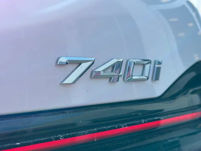 2022 BMW 7 Series 740i - Photo 33