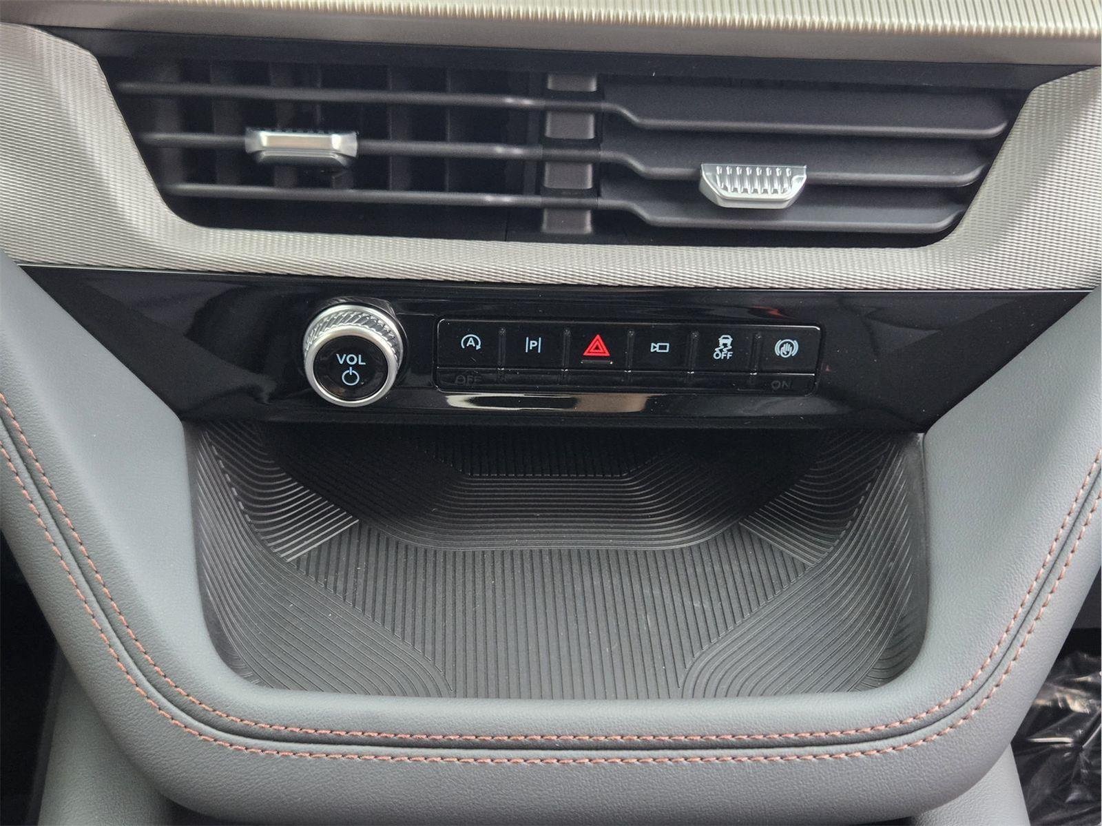 New 2026 Star White Metallic Tri-Coat Ford Active image 13