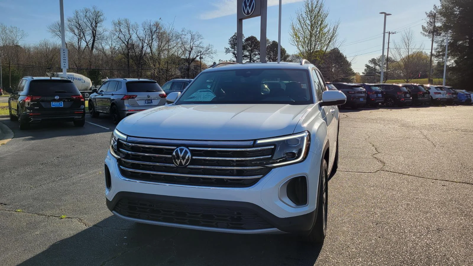 New 2026 Opal White Pearl Volkswagen 2.0T SE w/Technology image 9
