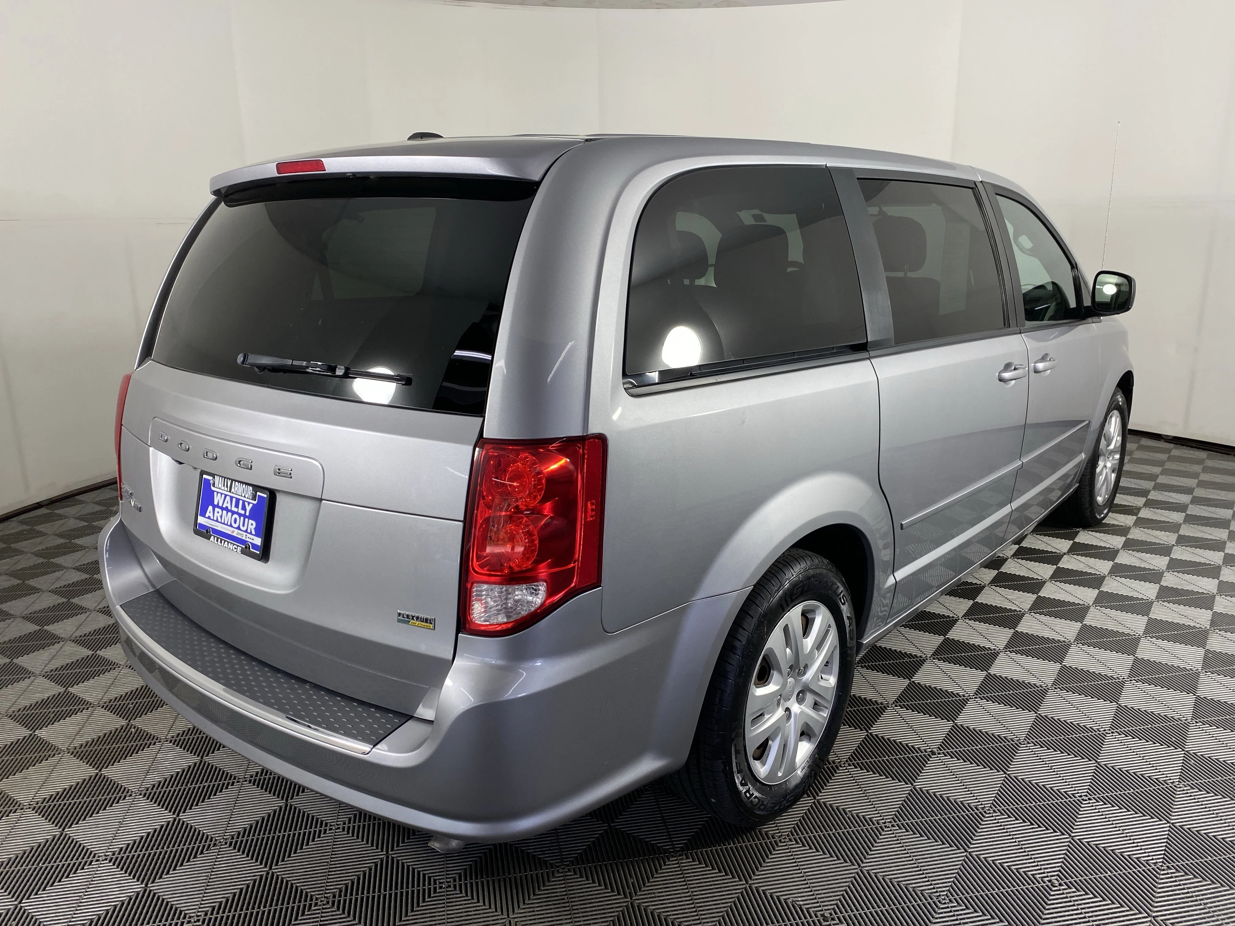 Used 2017 Billet Clearcoat Dodge SE image 6