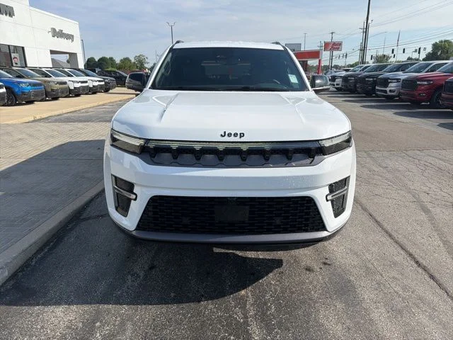 New 2026 Bright White Clear-Coat Exterior Paint Jeep Limited Altitude image 8