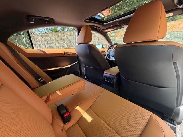 New 2024 ULTRA WHITE Lexus IS 350 F SPORT Design image 31