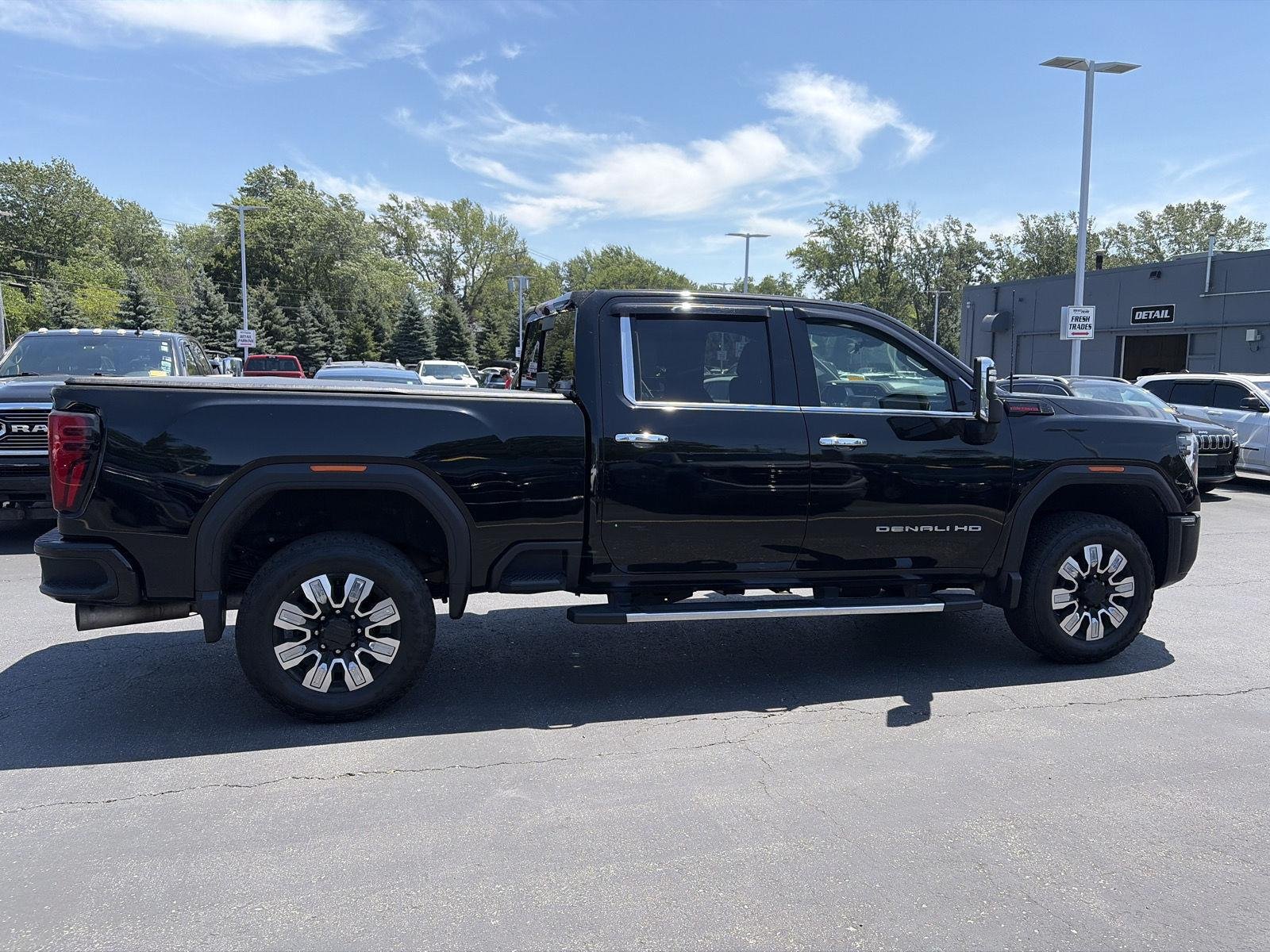 Used 2025 Onyx Black GMC Denali image 10