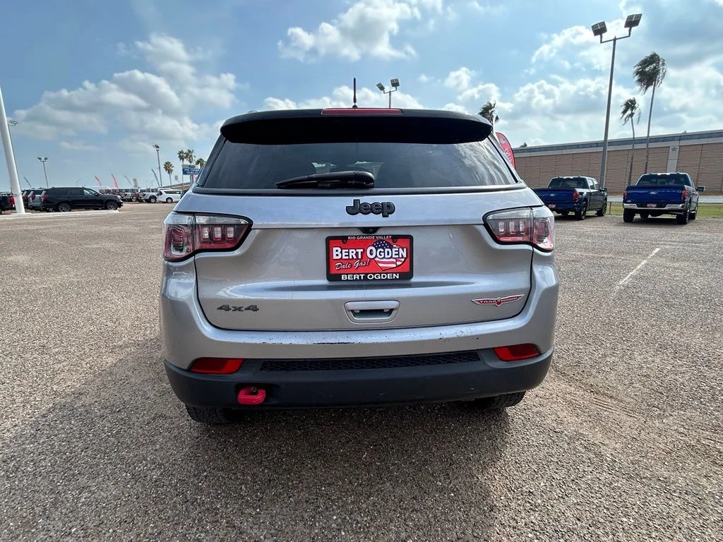 Used 2019 Silver Jeep Trailhawk image 5