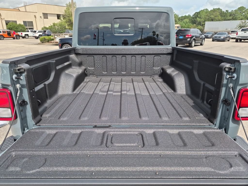 New 2026 Anvil Clear-Coat Exterior Paint Jeep Sahara image 34