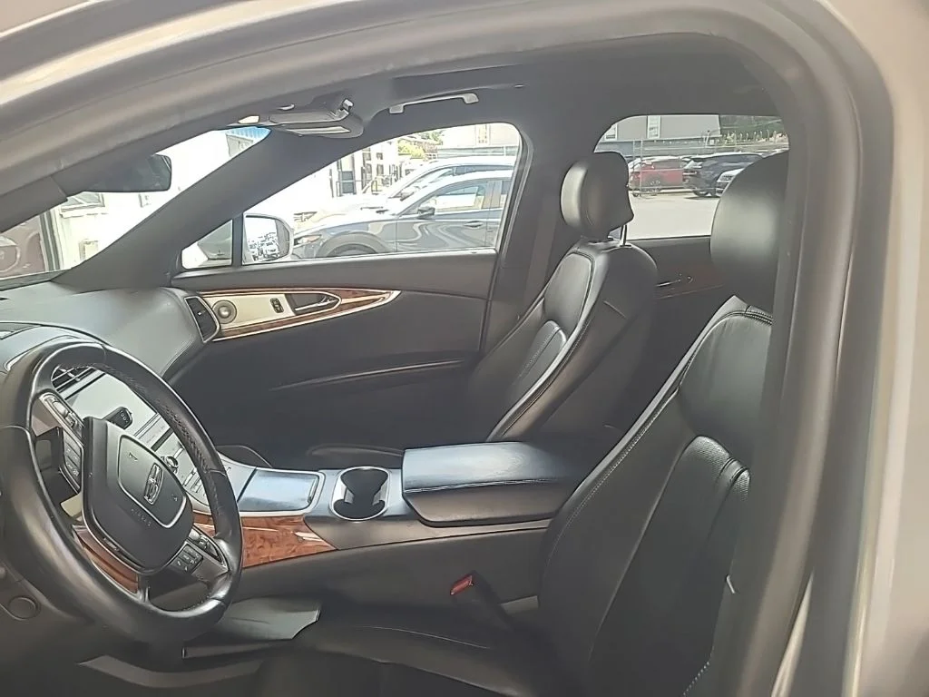 Used 2020 Silver Lincoln Reserve image 10