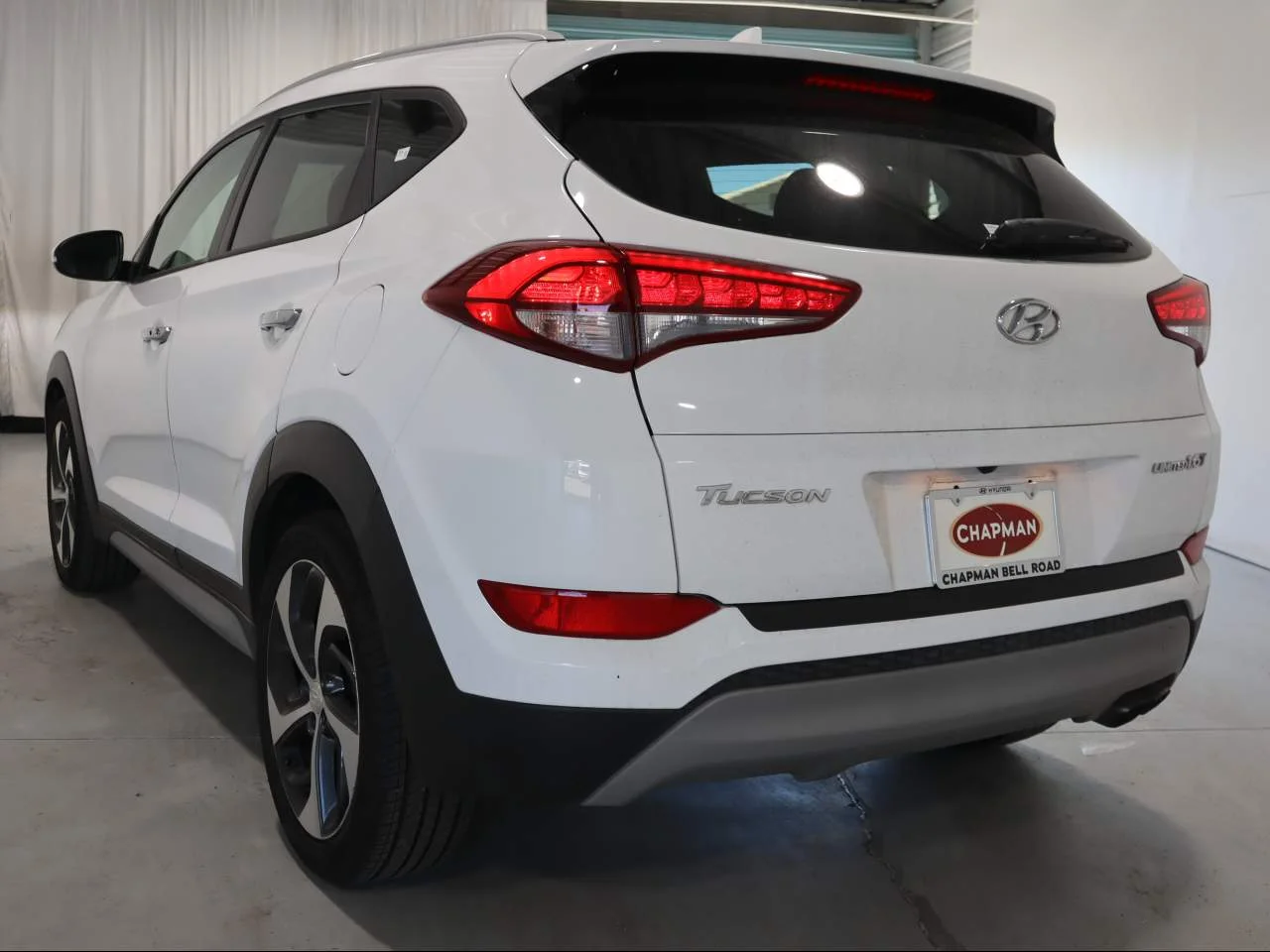 Used 2018 Dazzling White Hyundai Limited image 6