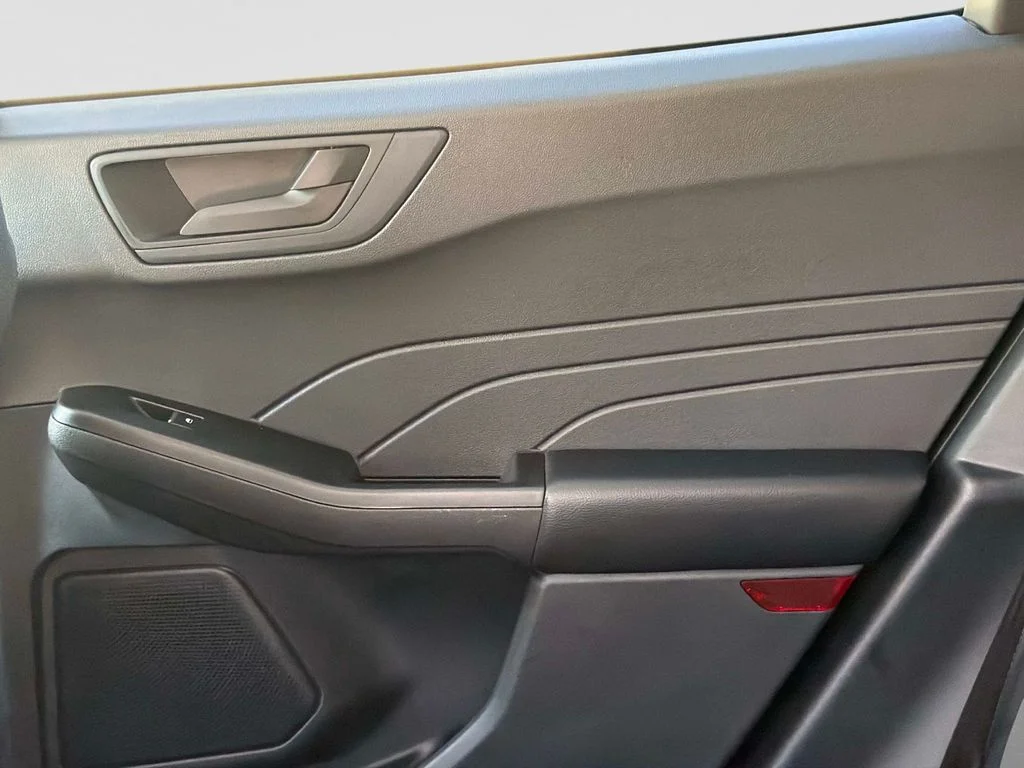 Used 2022 Agate Black Metallic Ford SE image 15