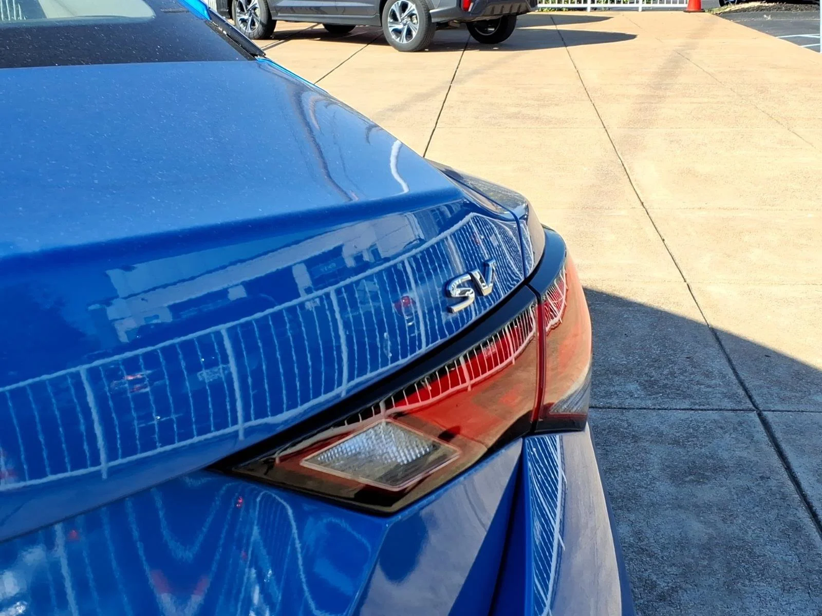 Used 2022 Electric Blue Metallic Nissan SV image 35