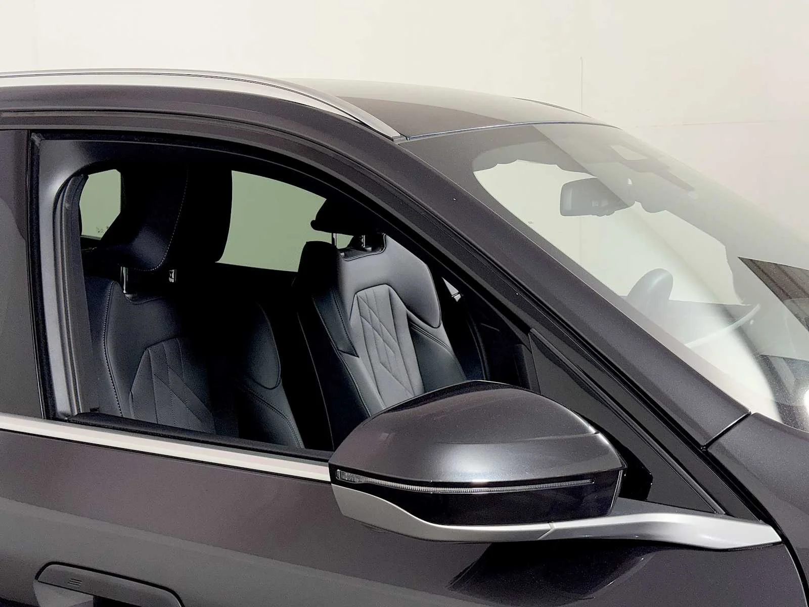 Used 2026 Dark Graphite Metallic BMW 30 xDrive image 29