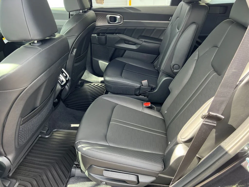 2025 Kia Sorento SX - Photo 15
