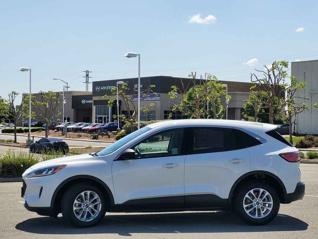 Certified Used 2022 Oxford White Ford SE image 7