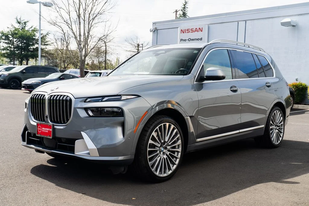 Used 2023 Gray BMW xDrive40i image 3