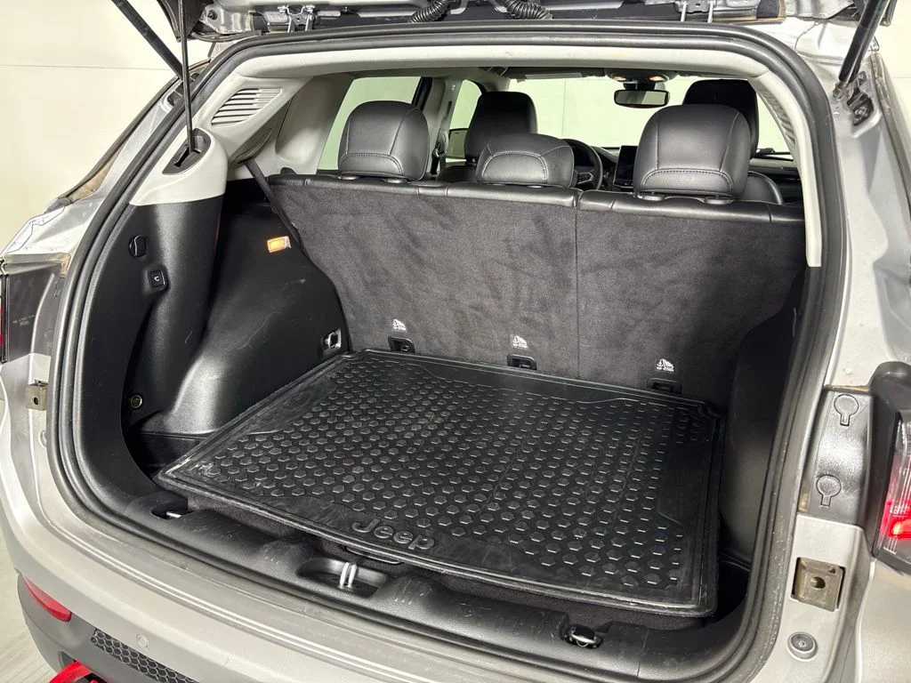 Used 2022 Silver Jeep Trailhawk image 20
