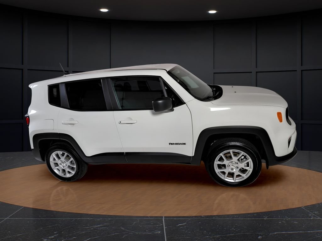 Certified Used 2023 White Jeep Latitude image 7