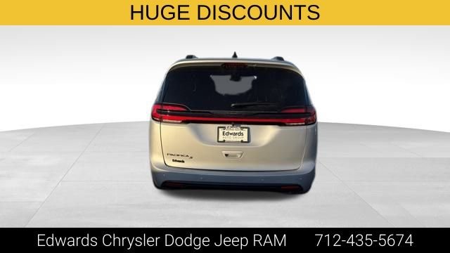 2026 Chrysler Pacifica Select - Photo 7