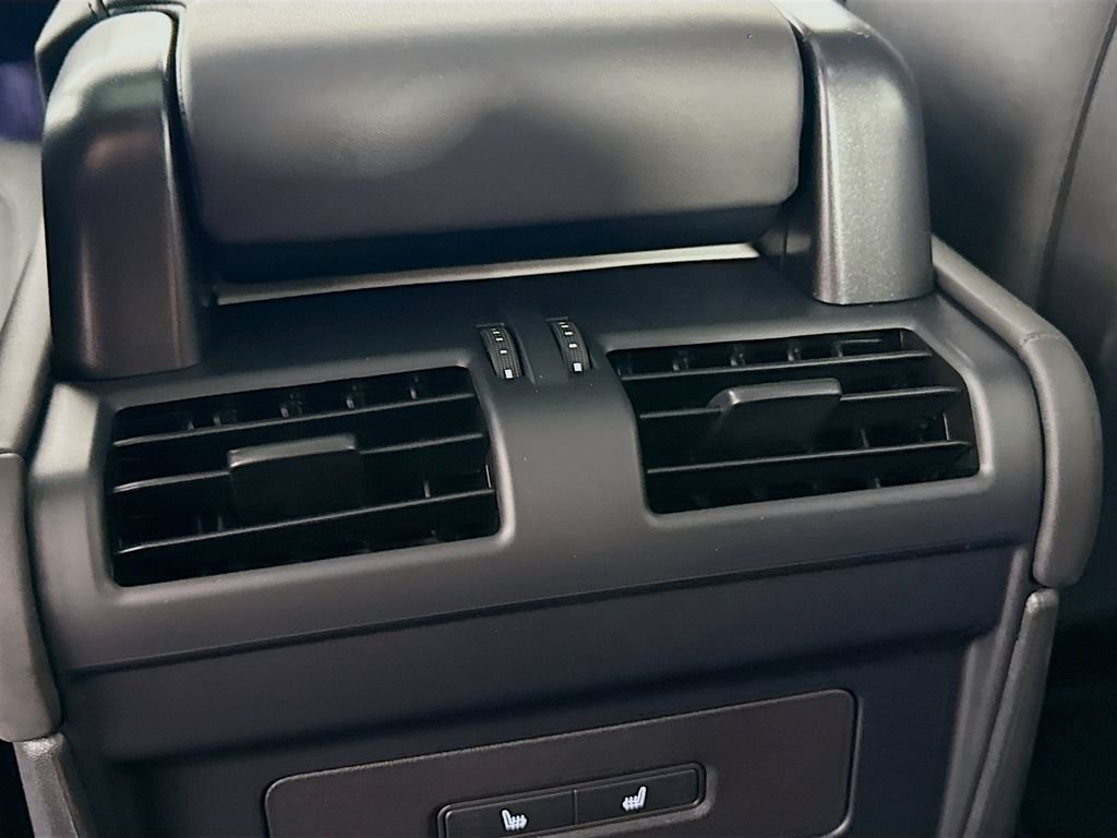 New 2026 Fuji White Land Rover X-Dynamic SE image 27