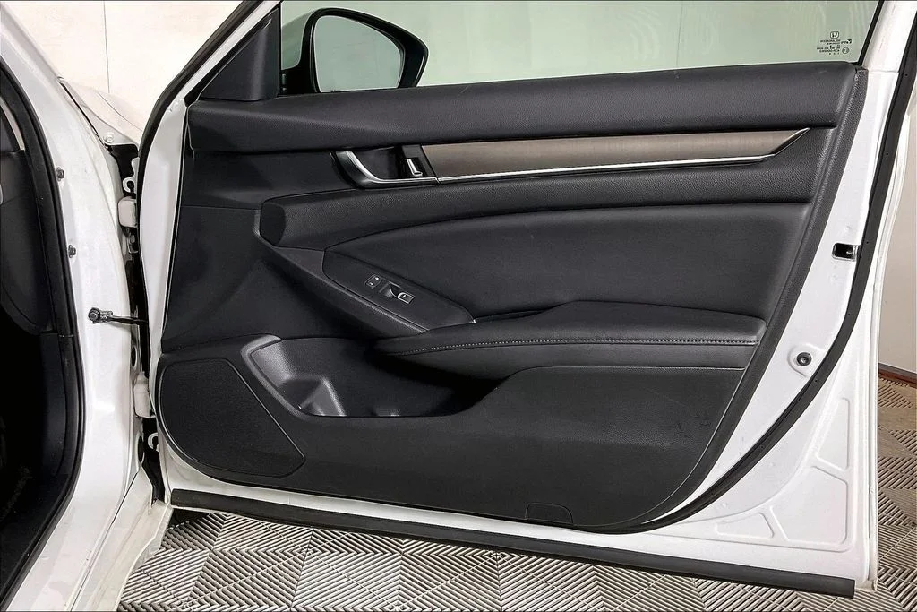 Used 2019  Honda LX image 23
