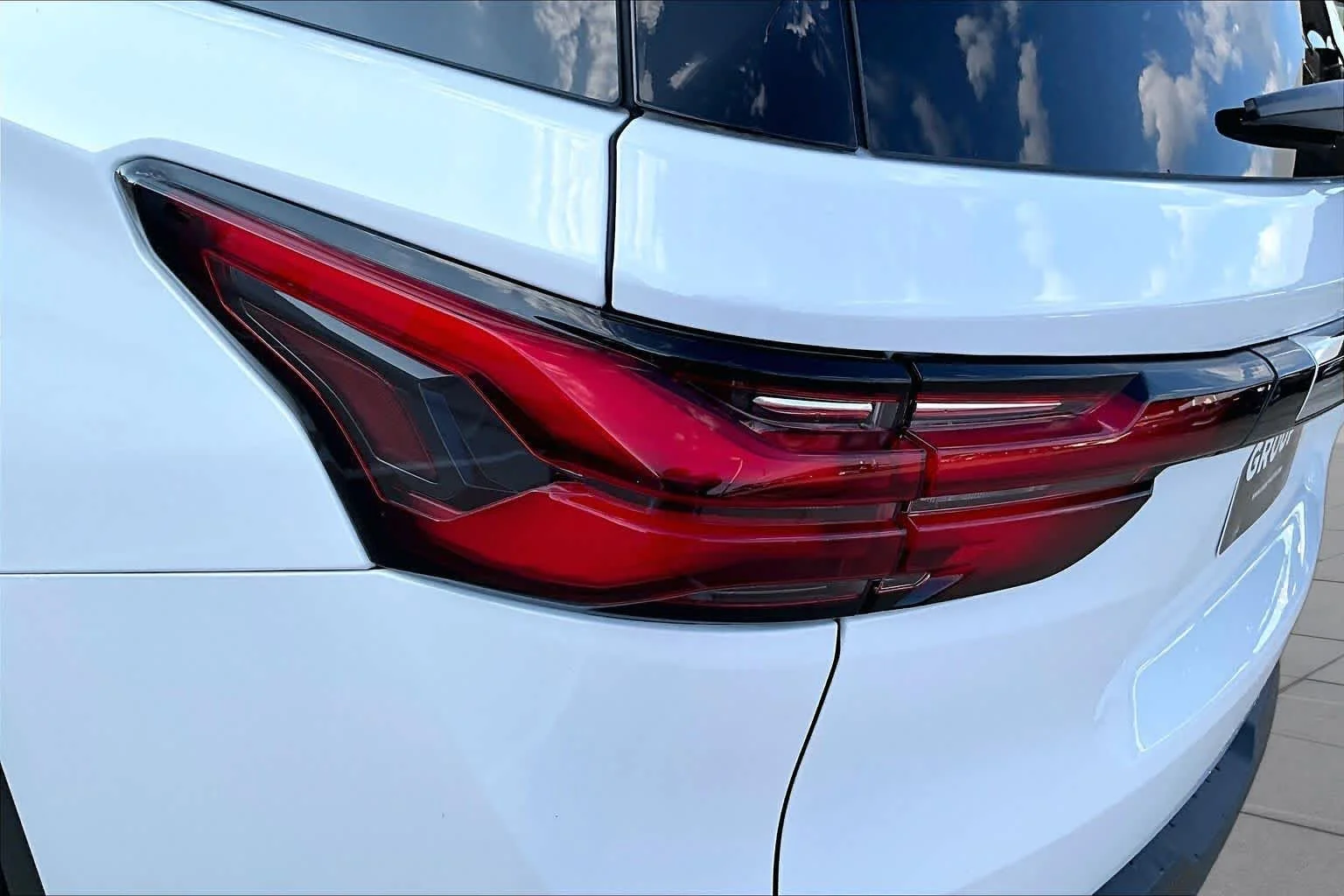 Used 2023 Summit White Chevrolet LT Cloth image 28