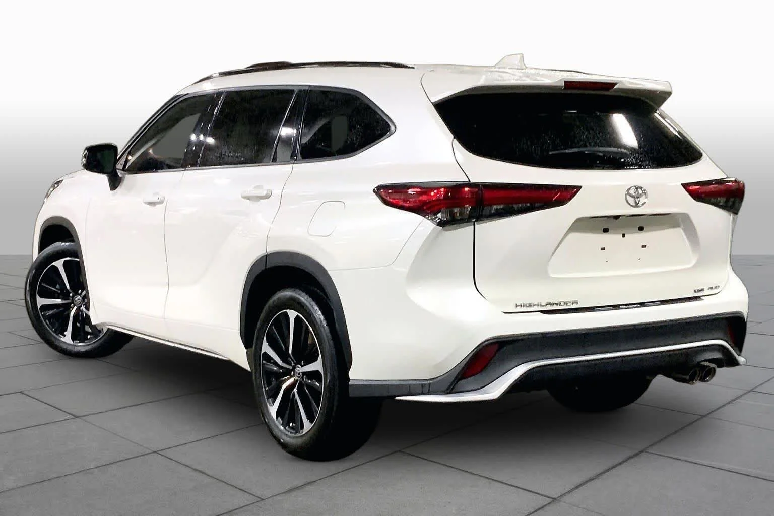 Used 2021 Blizzard Pearl Toyota XSE image 12